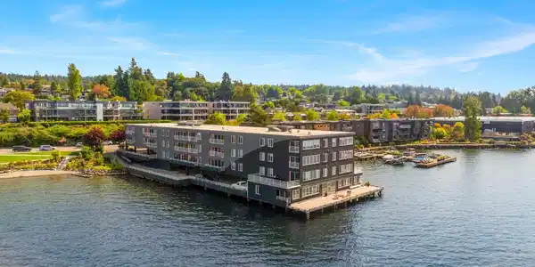 733 Lake S