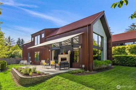 4670 Flying Goat NE