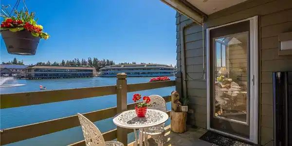 7 Lake Bellevue Drive