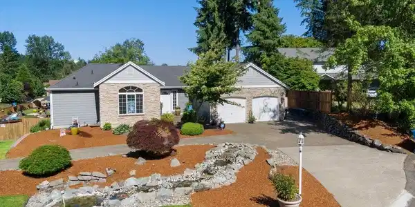 1716 Mill Dr SE