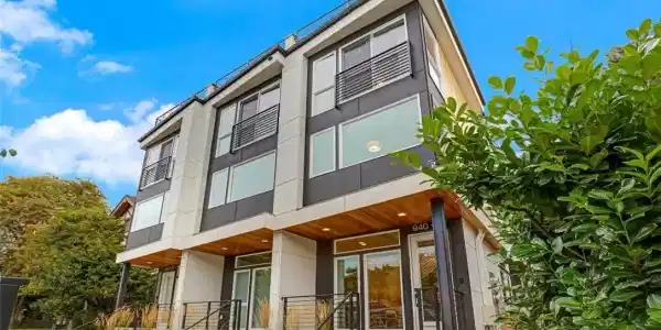 940 Broadway E