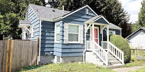5722 119th E