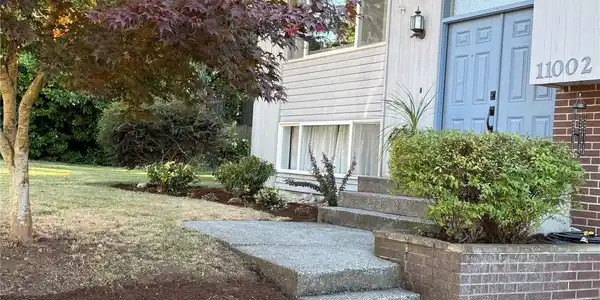 11002 24th SE
