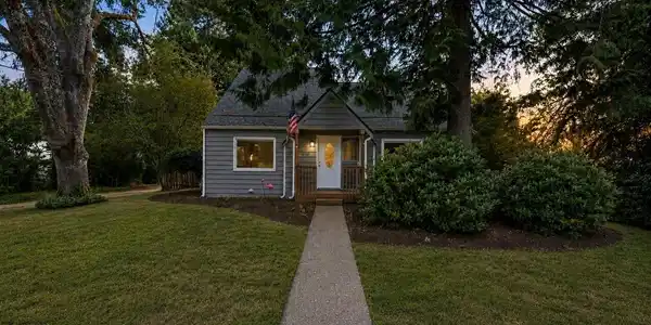 8123 Veterans SW