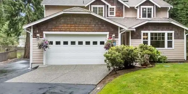 8305 317th NW