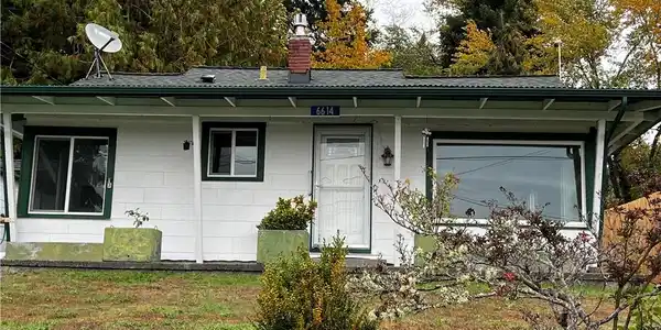 6614 Lake DR