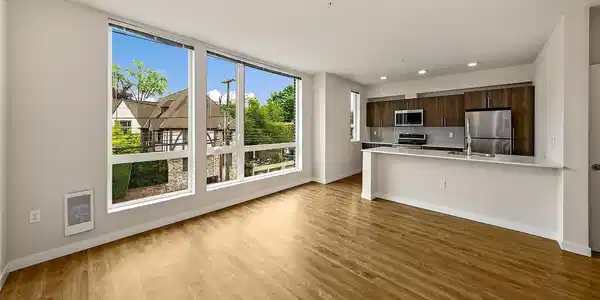 121 12th E