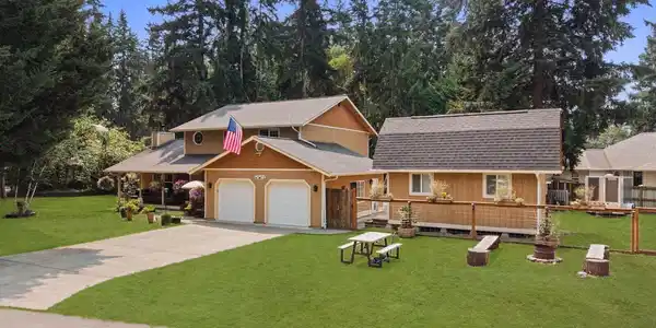 17827 Overlake SE