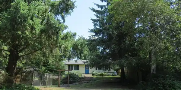 770 Duck Lake SE