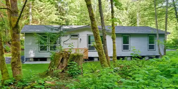 2926 Lake Roesiger