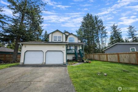 612 Sunset NE