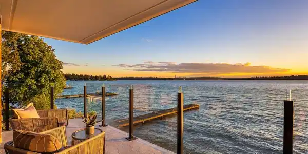 6225 Lake Washington NE