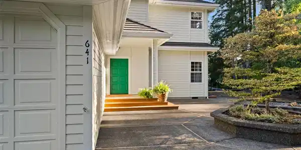 641 Lakeshore