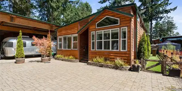 1546 Reservation SE