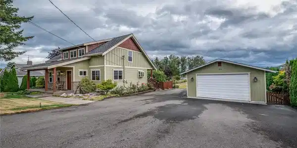 195 Wiser Lake