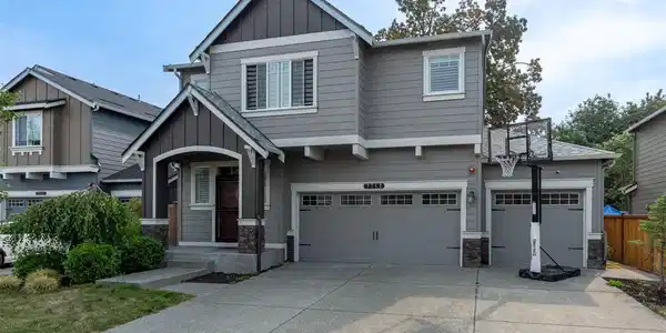 7712 210th E