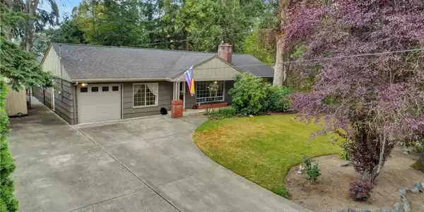 8422 Woodholme SW