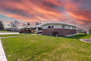 2070 Crestmont