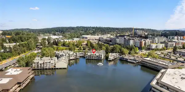 4 Lake Bellevue