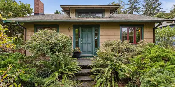 1011 5th SW