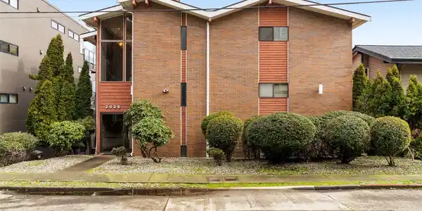 2028 Waverly N