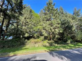 758 Duck Lake SE