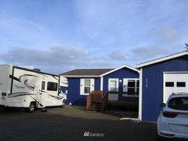 576 Duck Lake NE