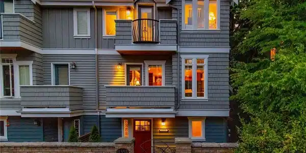 1135 10th E