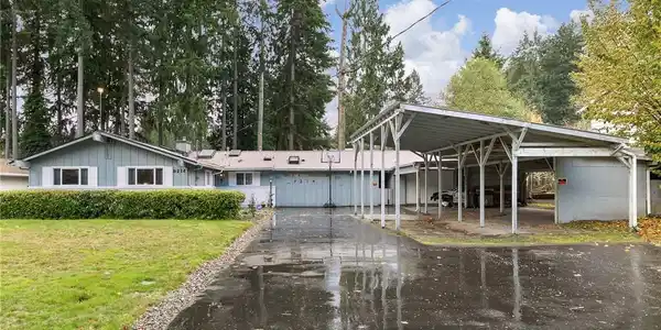 9214 Westview SW