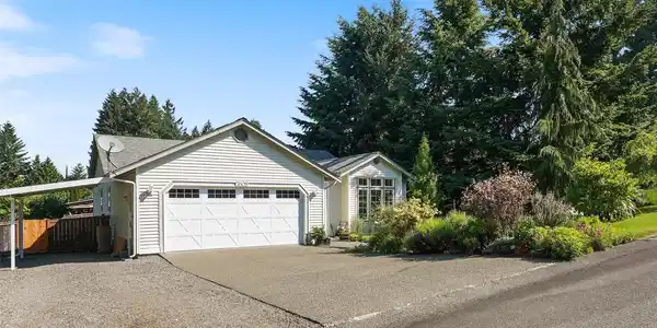 7608 38th SE