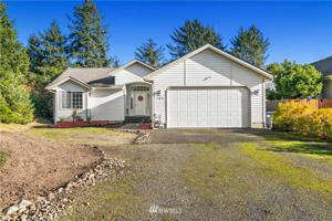 104 Dolphin Ave NE