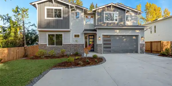 5725 207th SW