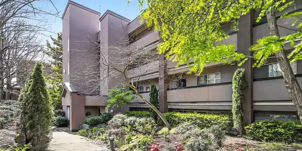 2611 Eastlake E