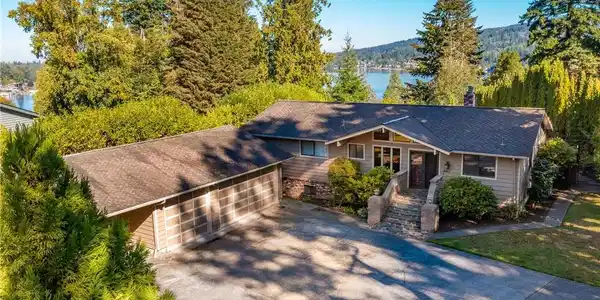 4417 Lakeway