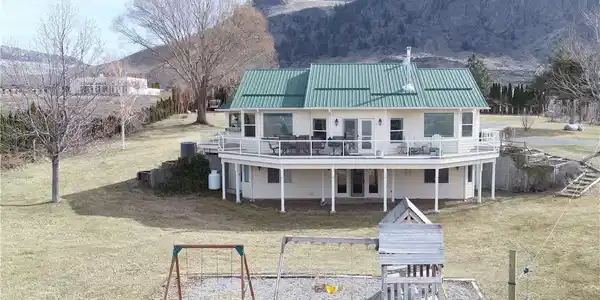 7 Lake Breeze Lane