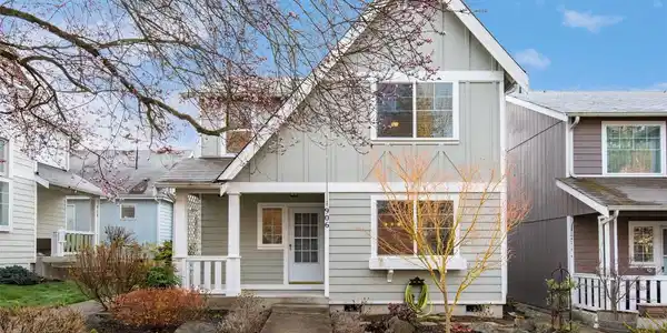 906 27th SE