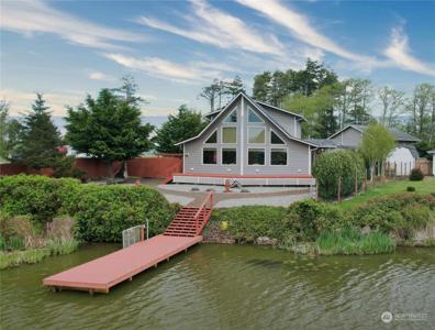 429 Lake View NE