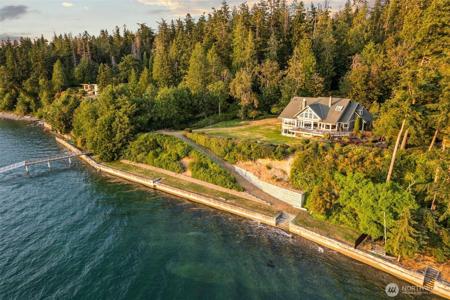 4486 East Harbor