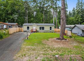 561 E Lakeshore Drive W