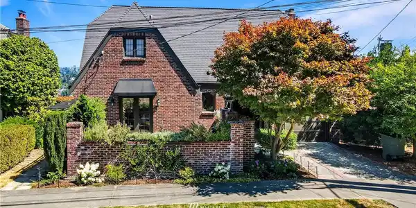 3212 Whalley W