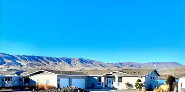 308 Desert Aire SW