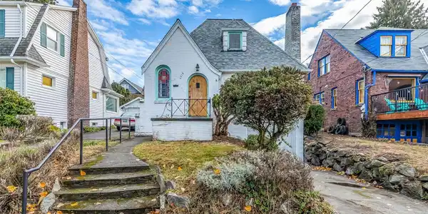 6218 Green Lake N