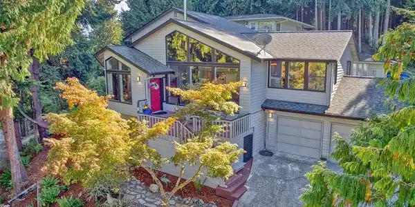 36 North Point Drive