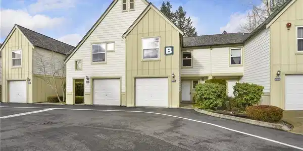 1600 121st SE