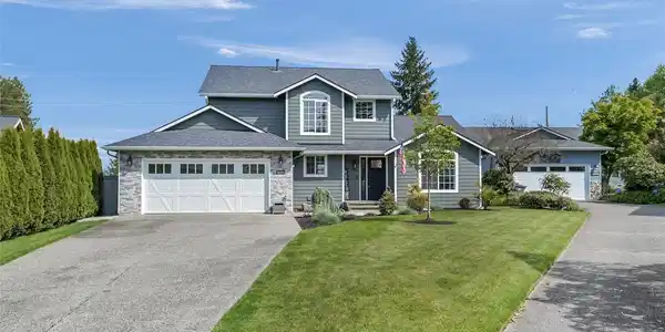 9206 15th NE