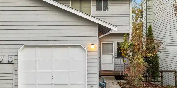 13202 Lakeridge