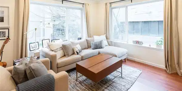 712 E Denny Way