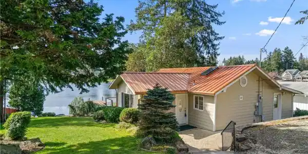 2221 Carpenter Road SE