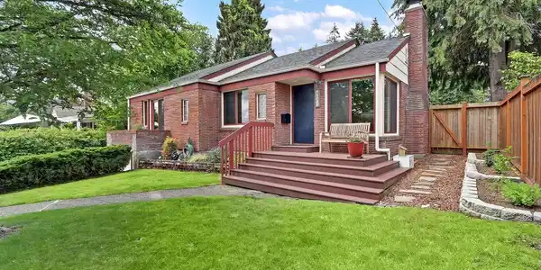8521 16th NE