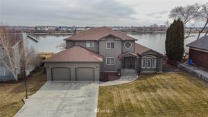 1045 Edgewater
